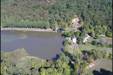 Péniche pour 4 personnes, avec terrasse ainsi que piscine et jardin, animaux acceptés en Indre-et-Loire