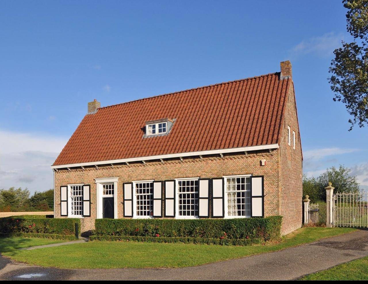 Villa Sint Anna in Sluis, Zeeuws-Vlaanderen