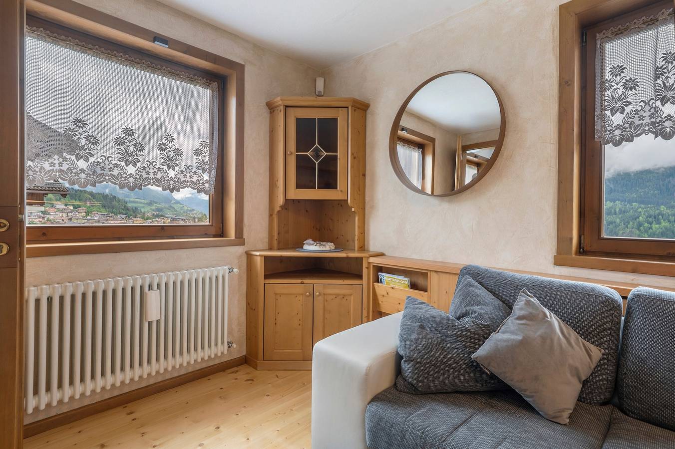 Entire apartment, Apartment 'Casa Elisabeth' with Mountain View, Shared Garden and Balcony in Cavalese, Fleimstaler Alpen