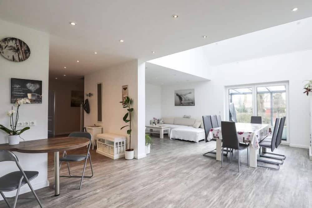 Sonnenschein by Interhome in Wanna, Cuxland