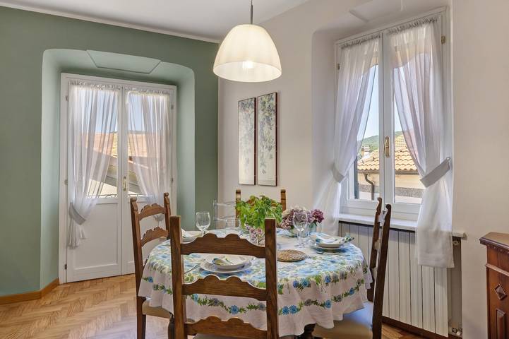 Hel lägenhet, Apartment 'Holiday Home' with Balcony, Wi-Fi and Air Conditioning in Cairo Montenotte, Savona provins