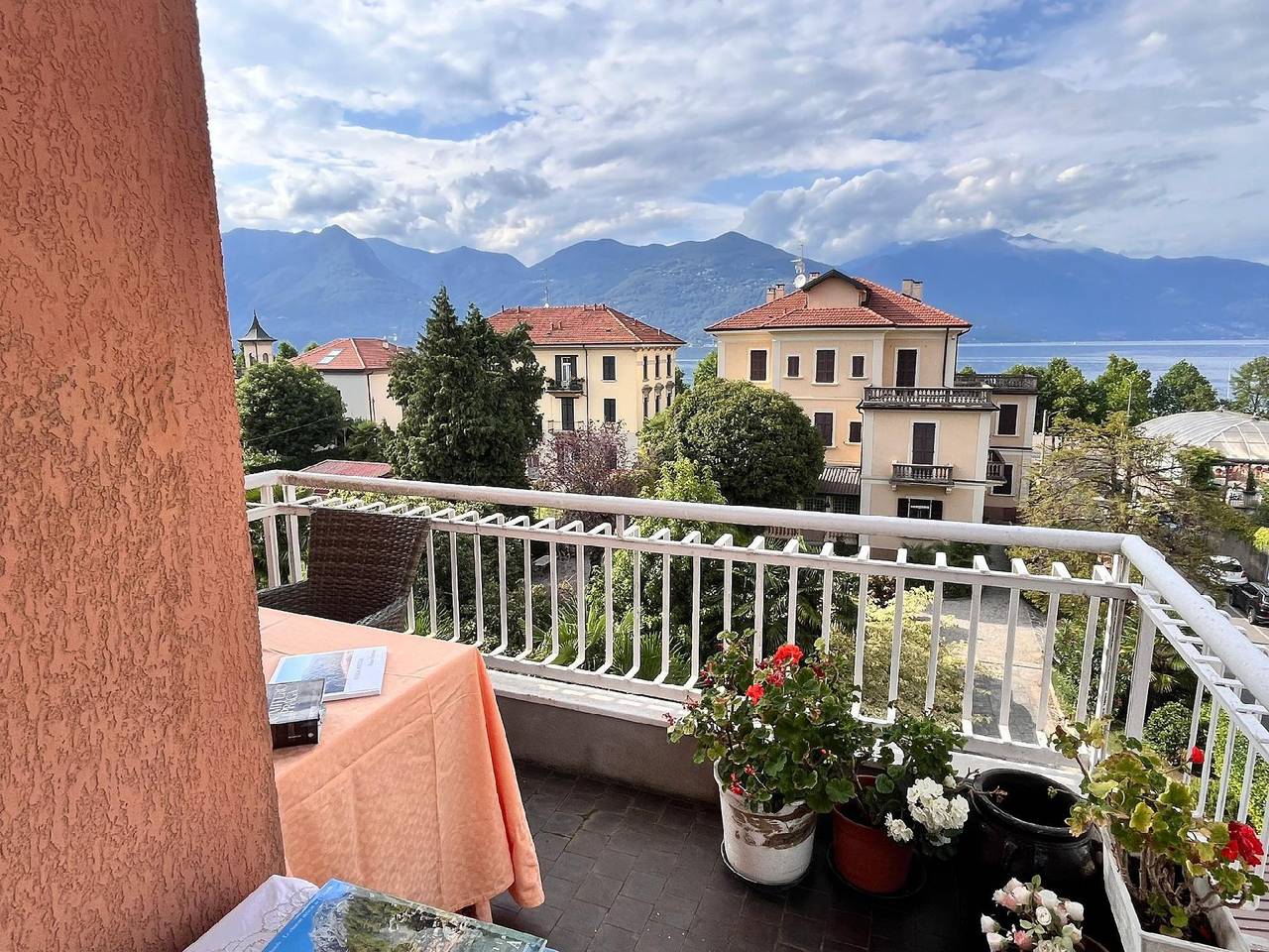 Appartamento intero, "Casa Verdi" sul lago a due passi dal centro città in Luino, Comune di Luino