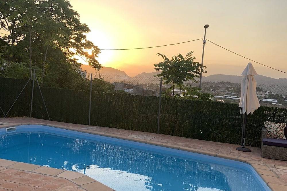 Cehegin-Pool-A/Con-Wifi-Sleeps 10-Games Room-Free Parking-Bbq in Cehegín, Murcia Inland