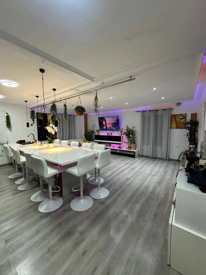 Villa pour 25 personnes, avec piscine ainsi que vue et terrasse, animaux acceptés à Benidorm - 2