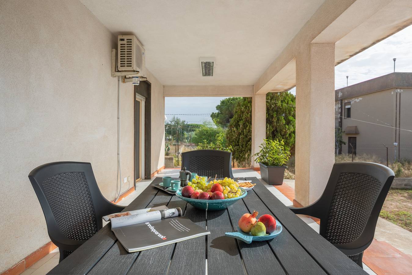 Casa vacanze 'Casa Vista Mare tra gli Ulivi' con piscina, Wi-Fi e aria condizionata in Provincia di Palermo