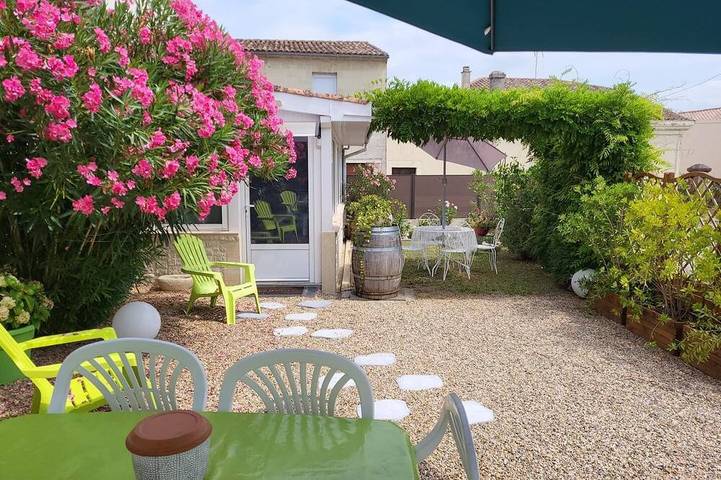 Location de vacances pour 6 personnes, avec jardin à Castillon-la-Bataille