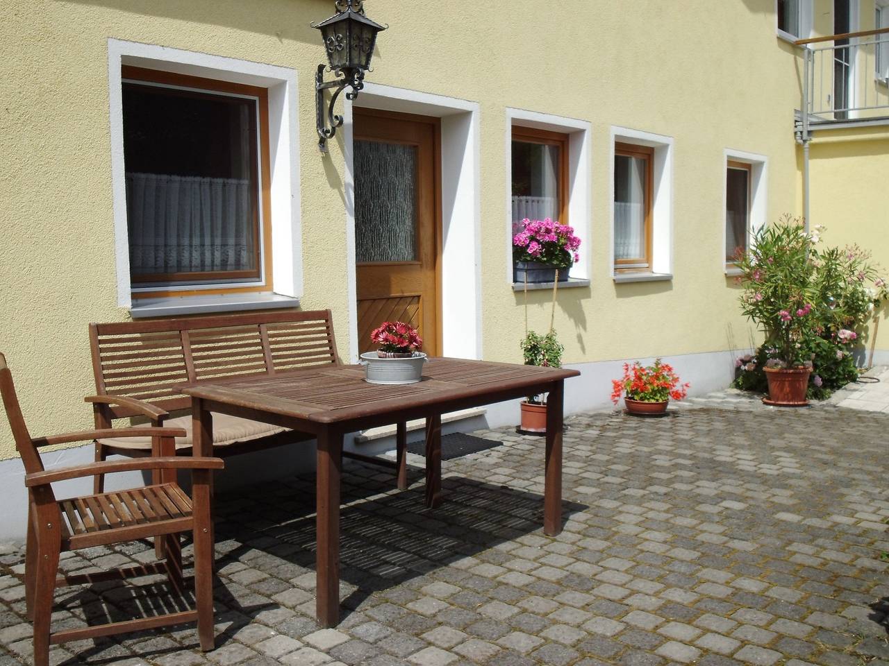 Ferienhof Jungkunz - Rollstuhlgeeignete Ferienwohnung mit Südterrasse und kostenfreiem Wlan in Schwarzenbach am Wald, Landkreis Hof