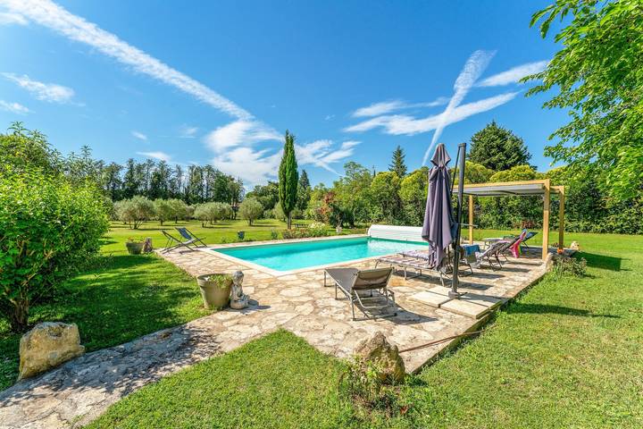 Gîte "La Miougrano" met privéterras, Wi-Fi en airconditioning in Plan-d'Orgon, Arles en omgeving