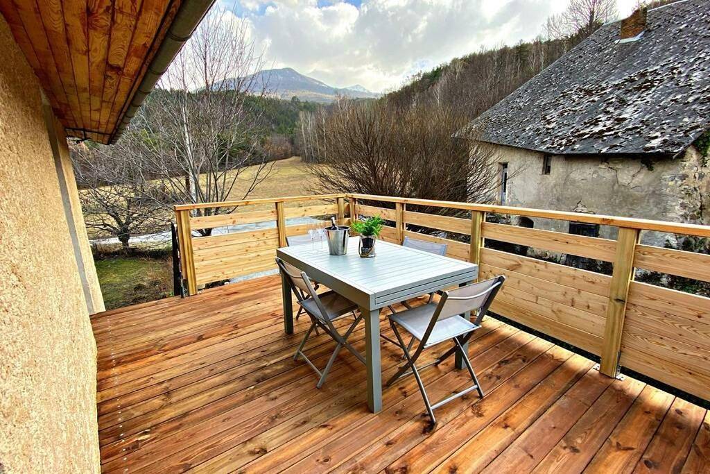 Appartement entier, Gîte avec jacuzzi privatif in Crots, Parc national des Écrins