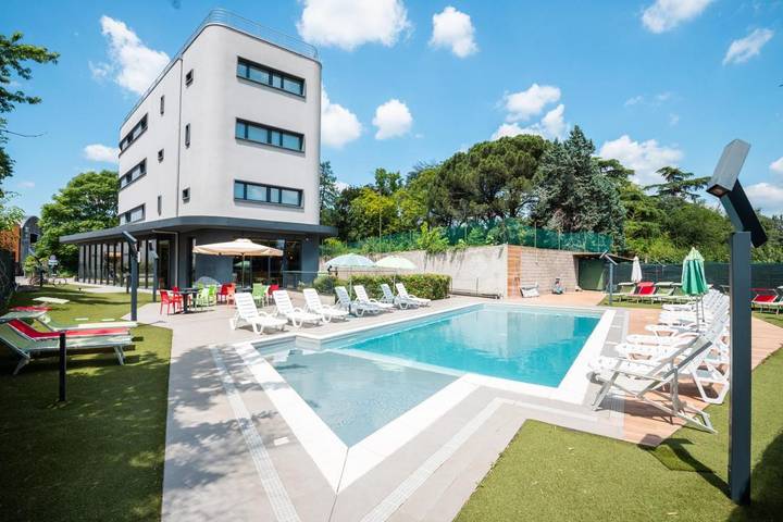 Appartamento per 5 persone, con Terrazza e Idromassaggio nonché Giardino e Piscina a San Bonifacio