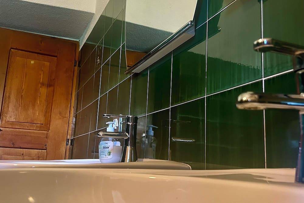 Ganze Wohnung, Gemütliche Fewo in bäuerlichem Gehöft mit traumhaften Garten in Oberplanitzing, Kaltern an der Weinstraße