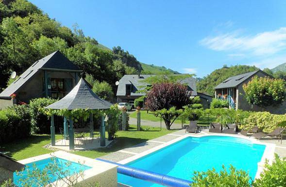 Location de vacances pour 26 personnes, avec jardin ainsi que piscine et jacuzzi dans Geu