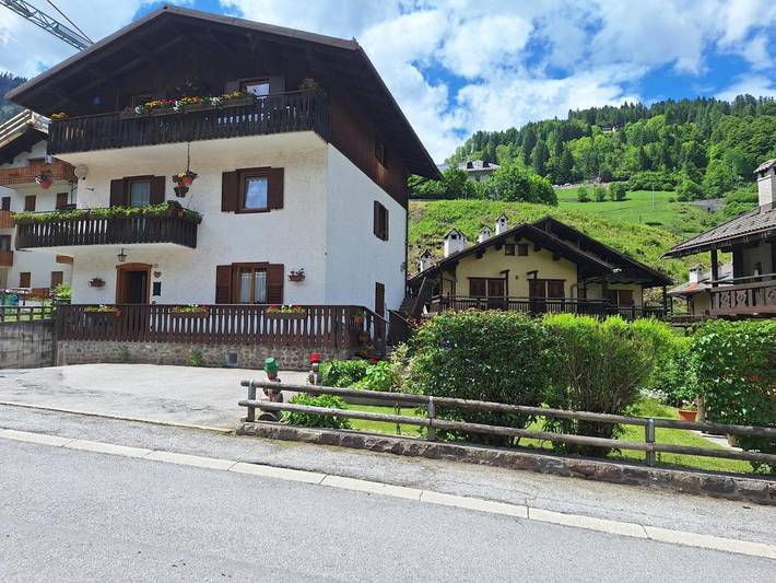 Appartamento per 4 persone, con Balcone e Terrazza nonché Giardino e Panorama in Passo San Pellegrino