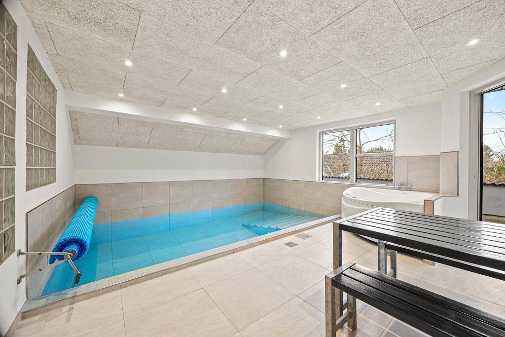Gepflegtes Poolhaus mit energiesparender Wärmepumpe in Henne, Filsø See