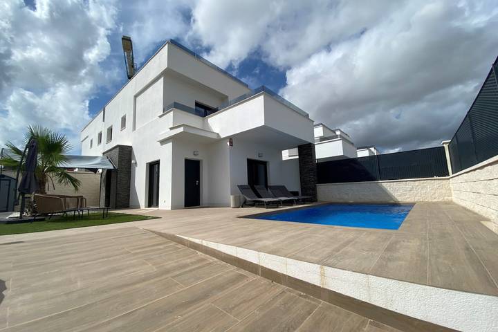 Villa pour 6 personnes, avec Terrasse ainsi que Jardin et Piscine à Orihuela