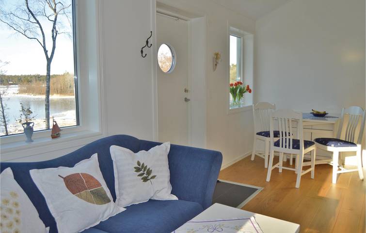 Casa de vacaciones para 2 personas con jardín in Provincia de Estocolmo