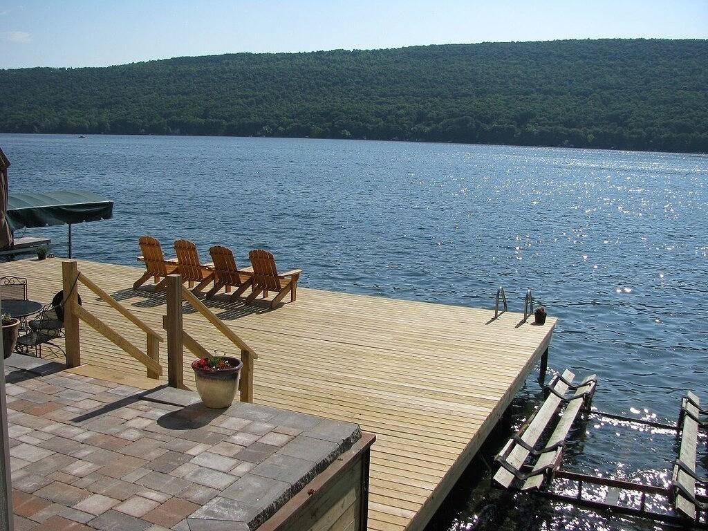 Zeitgenössische Lakefront Home in Keuka Lake