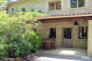 Cottage pour 8 personnes, avec jardin et piscine à Sigonce