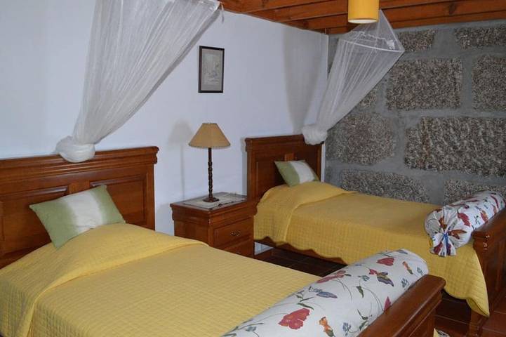 Orange Tree Cottage (2 bedrooms, sleeps 4) in Fridão, Distrito do Porto