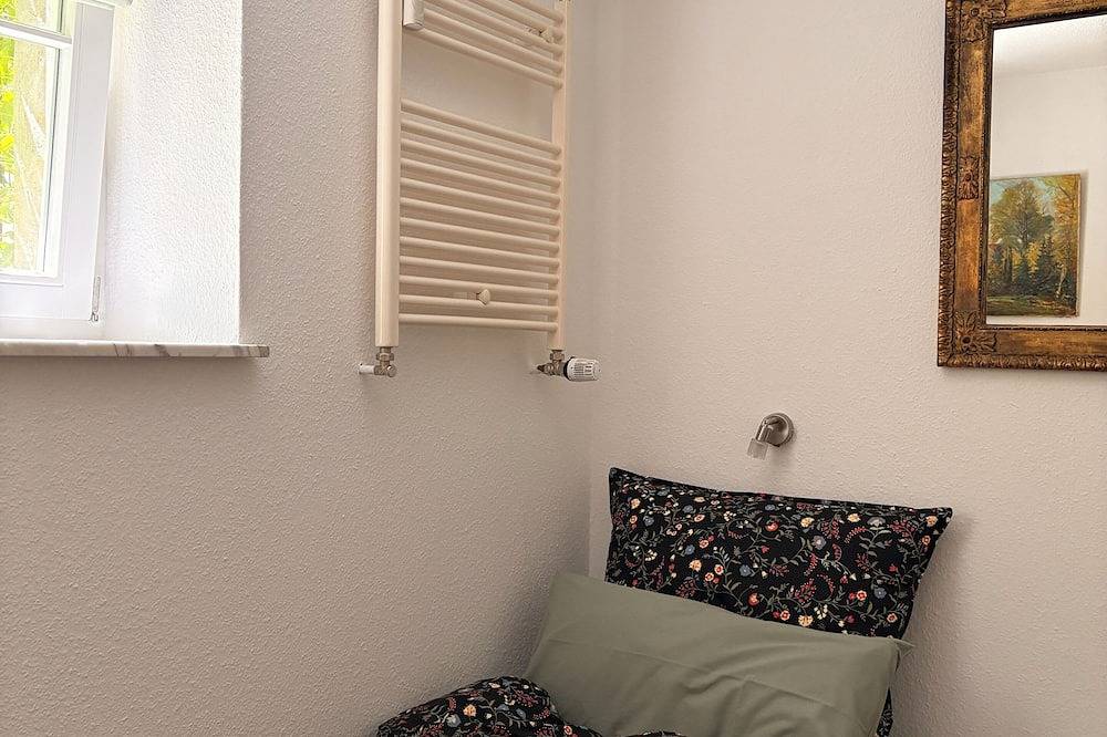 Ganze Wohnung, Gemütliche Wohnung mit Garten * kühl im Sommer, Winterabende am Holzofen in Wethen, Diemelstadt