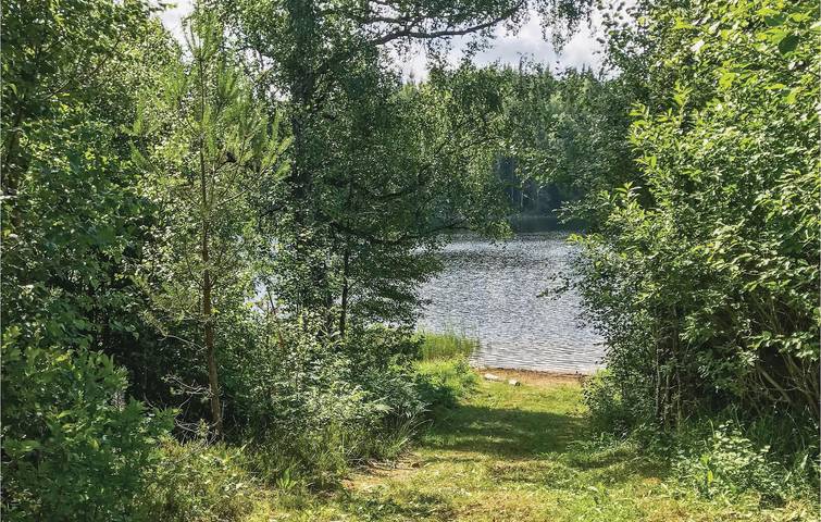 Hus för 4 Personer med trädgård in Dalslands kanal