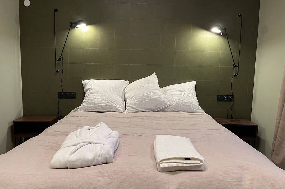Appartement entier, Chambre double avec salle de bain in Villers-Cotterêts, Aisne