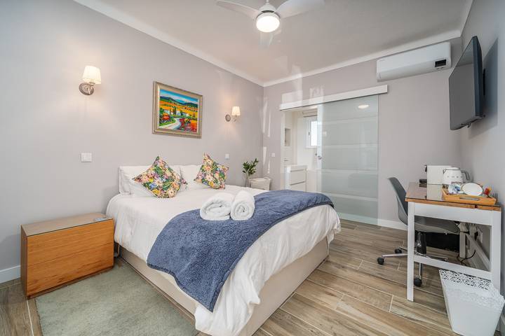 Chambre « Orange Blossom Grove - 3 » avec terrasse partagée, Wi-Fi et climatisation in São Bartolomeu de Messines, District de Faro