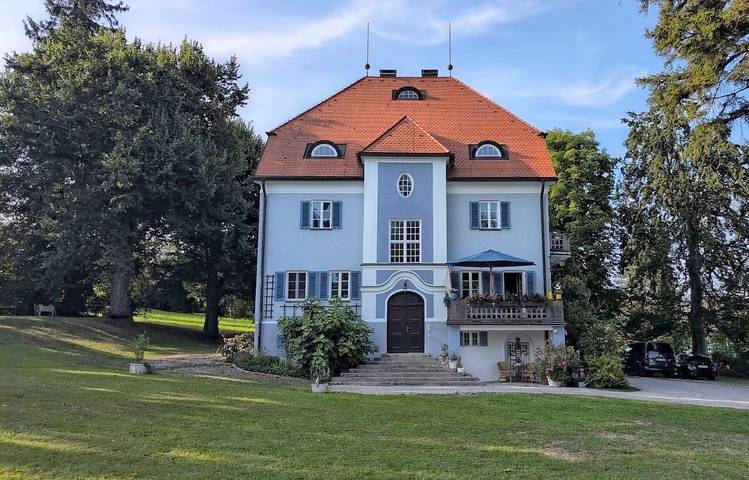 Ferienwohnung für 6 Personen, mit Balkon und Garten sowie Ausblick in Gstadt am Chiemsee