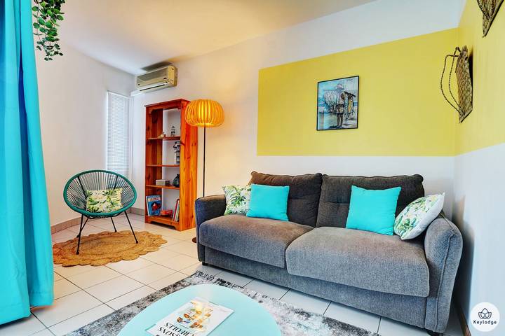 Appartement de vacances pour 4 personnes, avec piscine ainsi que balcon et jardin, adapté aux familles