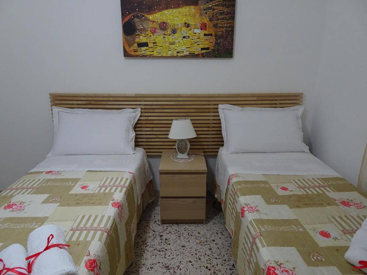 Double or Twin Room with Shared Bathroom in Salerno, Costa tirrenica Campania