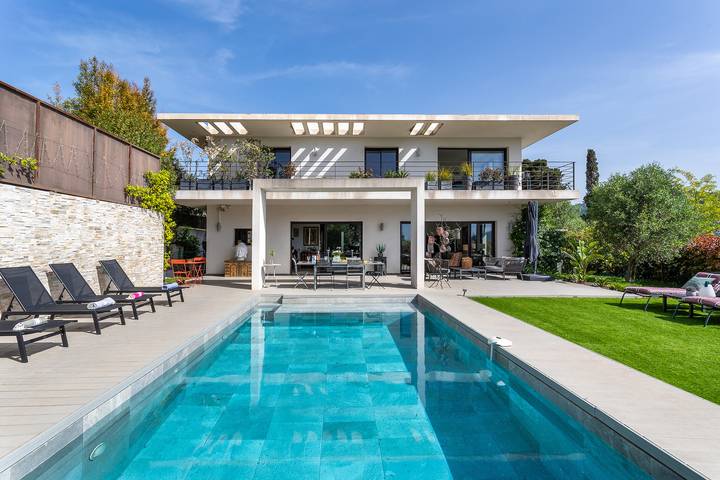 Villa für 8 Personen, mit Balkon und Terrasse sowie Garten