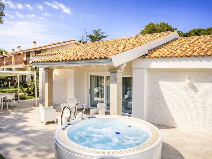 Holiday home for 6 people, with garden and balcony as well as pool - 1