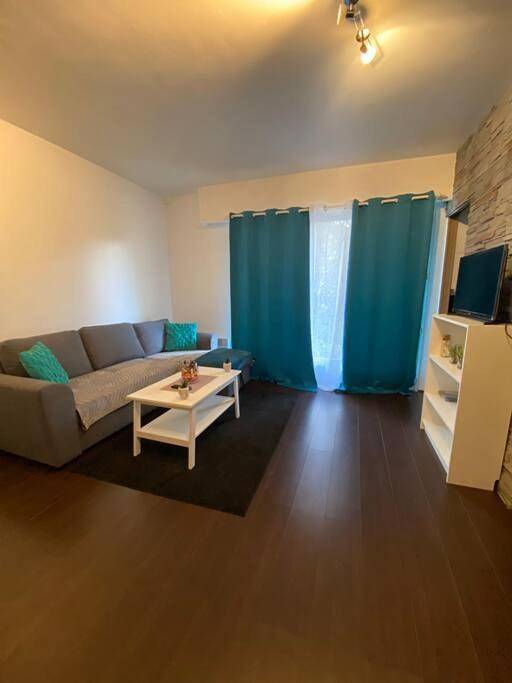 Appartement entier, Studio sur Wissous avec Terrasse in Wissous, Essonne
