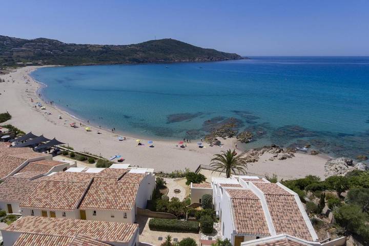 Location de vacances pour 2 personnes, avec vue et jardin dans Plage du Péro