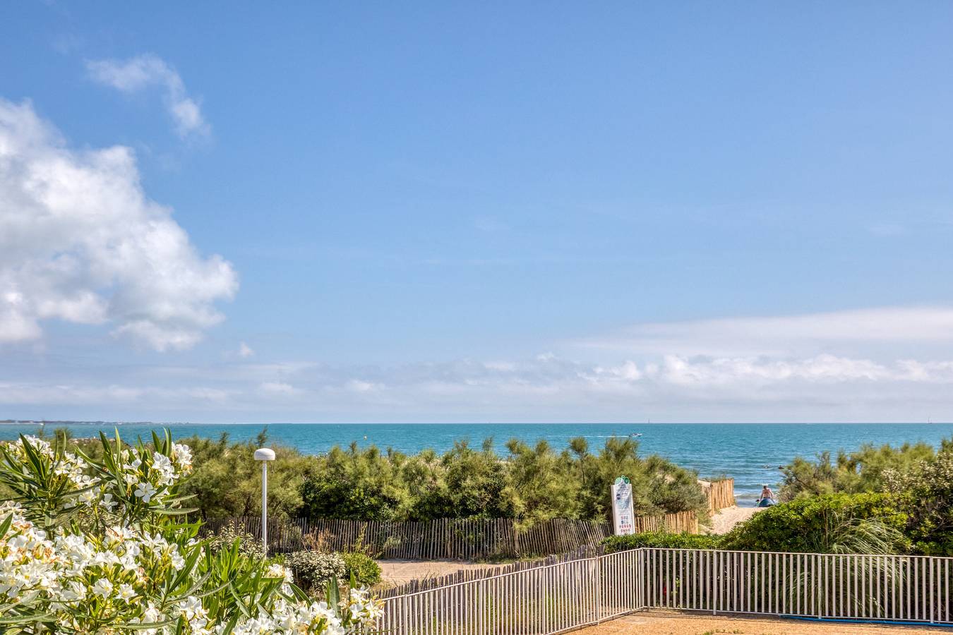 Studio with private terrace, parking and Wi-Fi on the beach in La Grande-Motte, Côte d'Améthyste