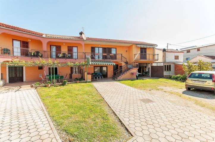 Ferienhaus für 7 Personen, mit Garten