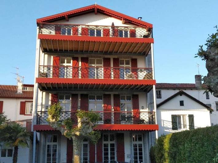 Appart’hôtel pour 4 personnes, avec Balcon et Terrasse ainsi que Jardin et Vue