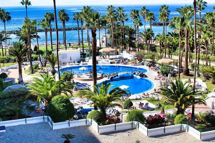 Appartement de vacances pour 4 personnes, avec Terrasse et Jardin ainsi que Bassin pour enfant et Piscine