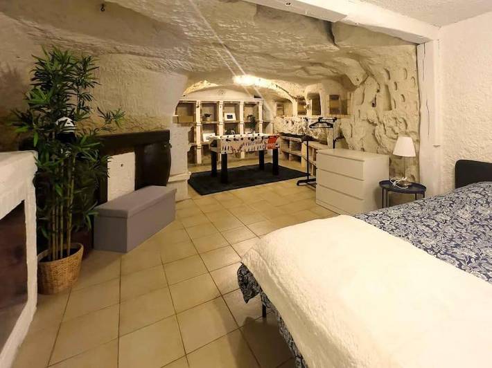 Two-Bedroom House in Rochecorbon, Région de Tours