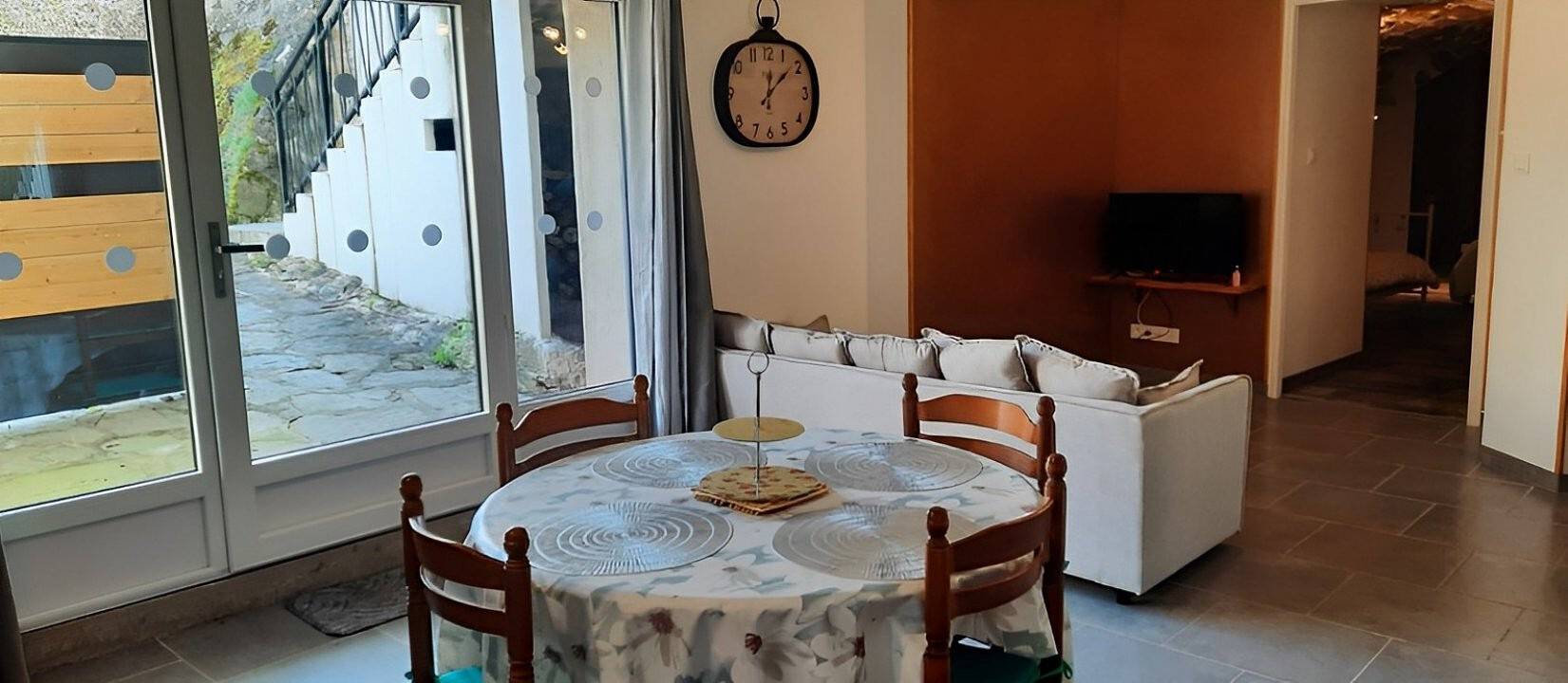 Apartamento entero, Gîte adaptado para Pmr, 4 personas, cerca del Gr70 y la Loire salvaje in Coubon, Alto Loira