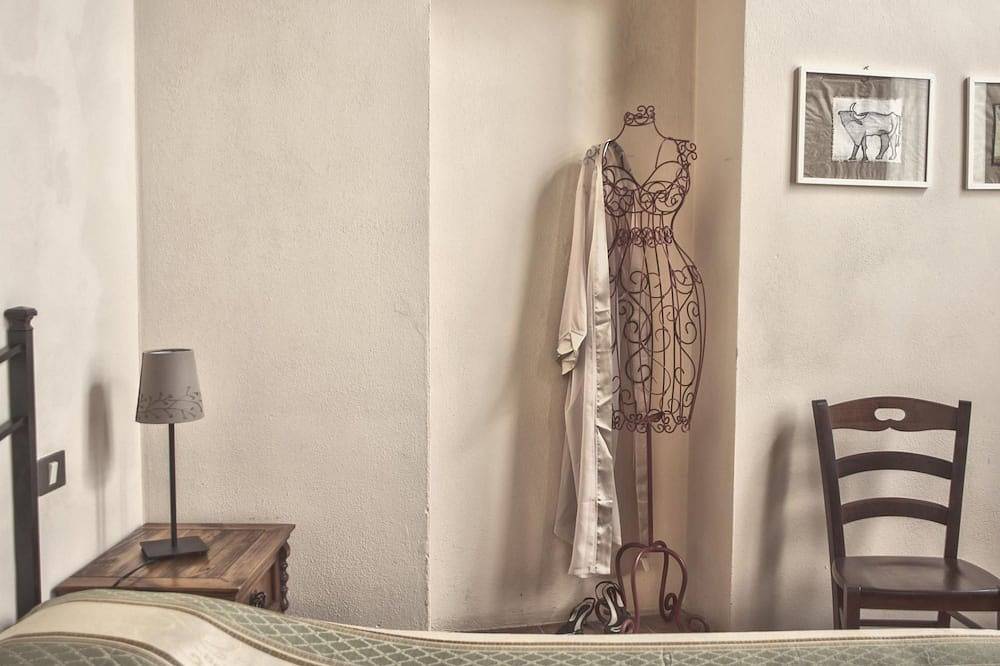 Entire apartment, Studio für 3 Personen und 2 Kinder in Massa Marittima, Grosseto Province