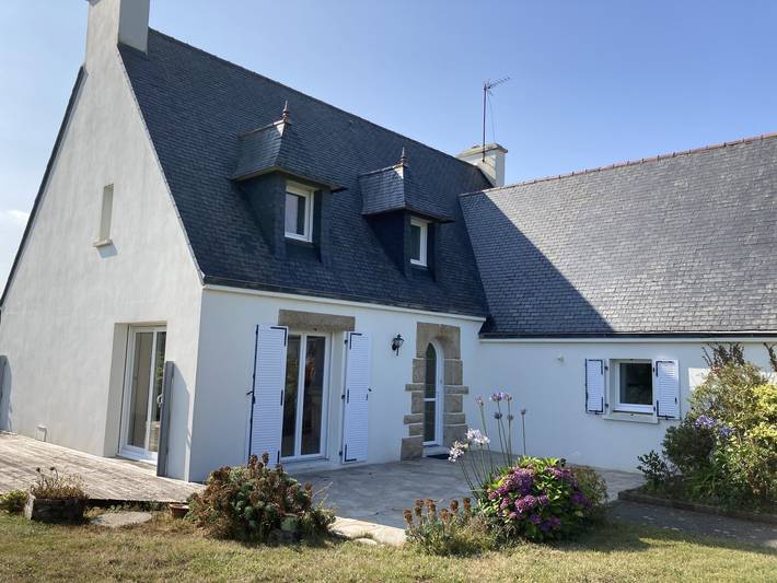 Location de vacances pour 10 personnes, avec terrasse et jardin, adapté aux familles à Brélès