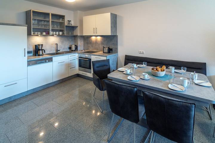 Ferienhaus für 10 Personen, mit Balkon und Terrasse in Bensersiel