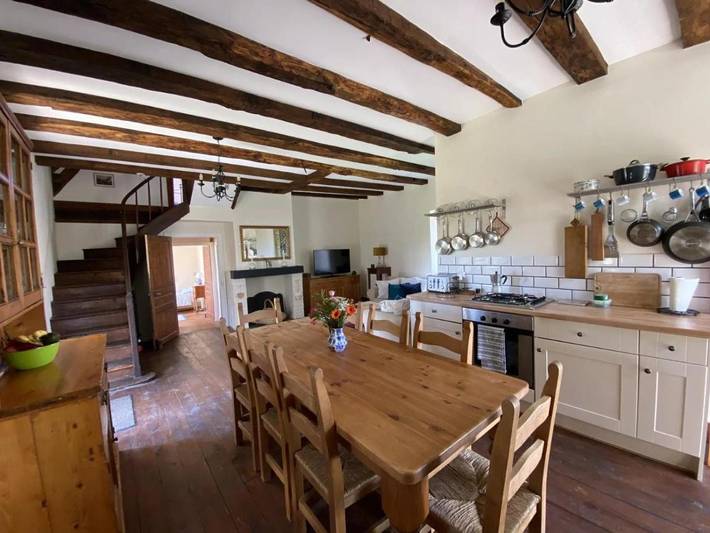 Location de vacances pour 9 personnes, avec terrasse et jardin ainsi que vue et piscine à Génis - 2