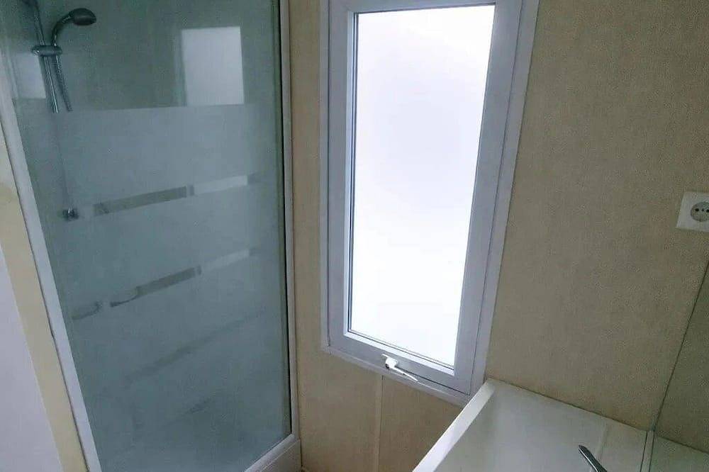 Zecamping 3 étoiles piscine pet friendly club enfant tente 27m2 4 pers in Sauxillanges, Parc Naturel Régional Livradois-Forez
