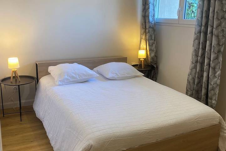 Gîte pour 6 personnes, avec terrasse à Montluel - 3