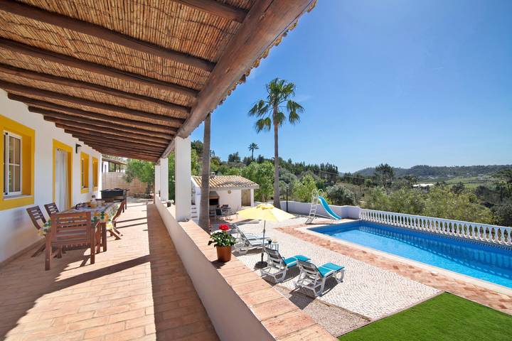 Villa "Casa Noah" avec piscine privée, Wi-Fi et climatisation in São Bartolomeu de Messines, District de Faro