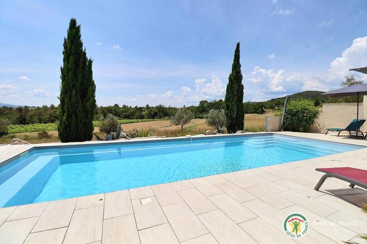 Location de vacances pour 2 personnes, avec vue ainsi que piscine et jardin à Saint-Sauveur-de-Cruzières - 2