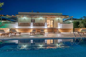 Villa für 13 Personen, mit Garten und Balkon sowie Pool auf Zakynthos