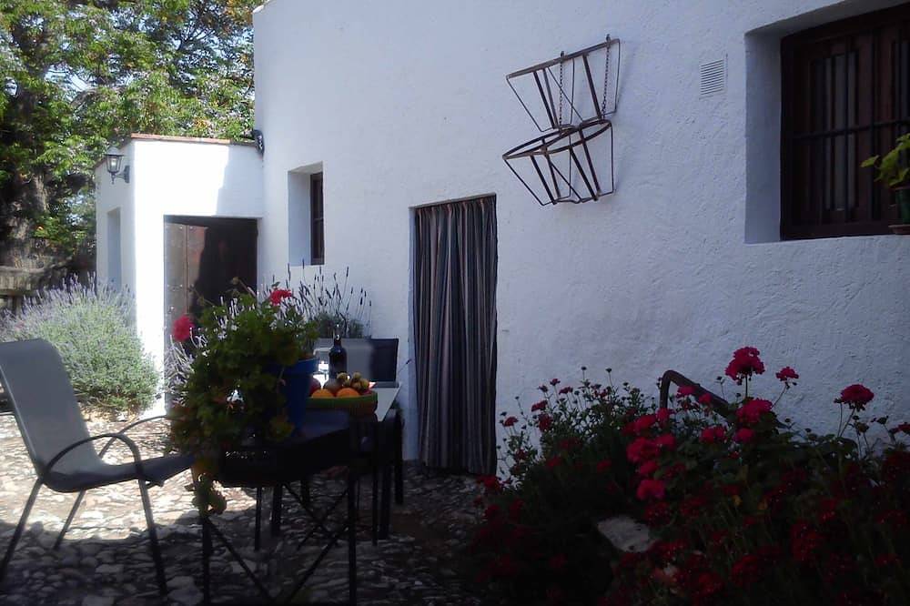 Apartamento entero, Acogedor apartamento con chimenea y jacuzzi in Fuentes de Cesna, Algarinejo